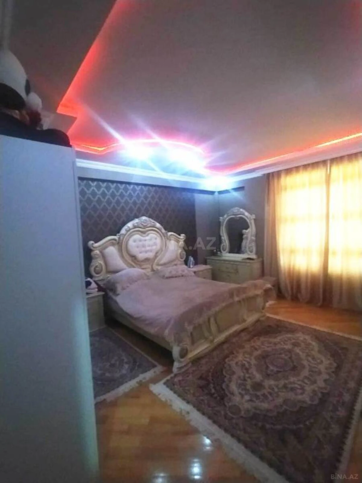 Satılır 4 otaqlı mənzil 137 m²