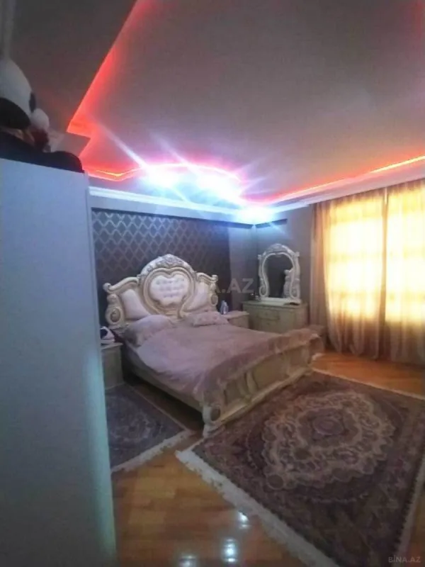 Satılır 4 otaqlı mənzil 137 m²