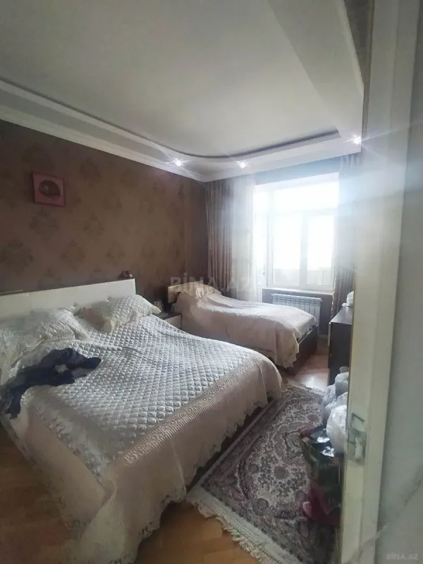 Satılır 4 otaqlı mənzil 137 m²