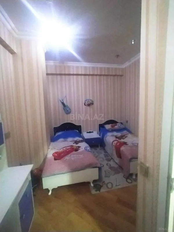 Satılır 4 otaqlı mənzil 137 m²