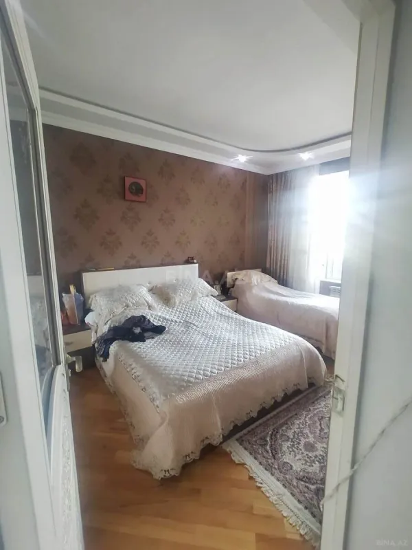 Satılır 4 otaqlı mənzil 137 m²
