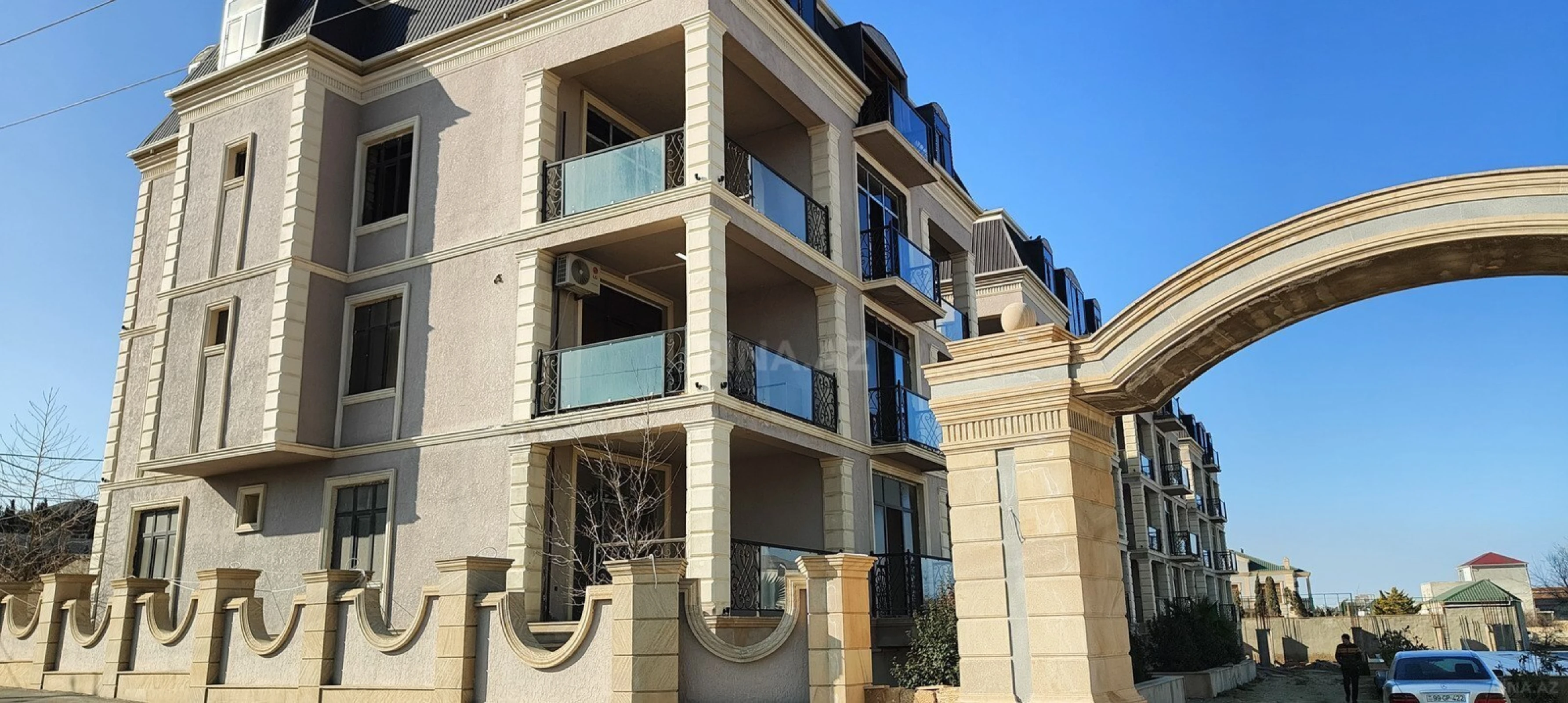 Satılır 2 otaqlı mənzil 82.3 m²