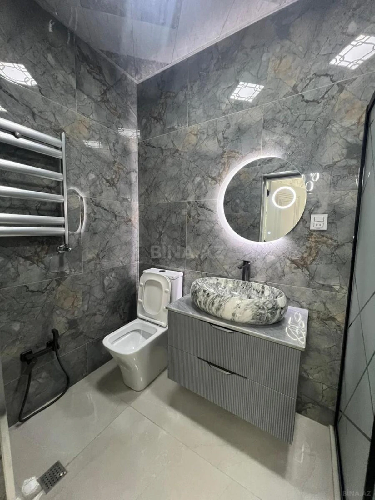 Satılır 2 otaqlı mənzil 67 m²