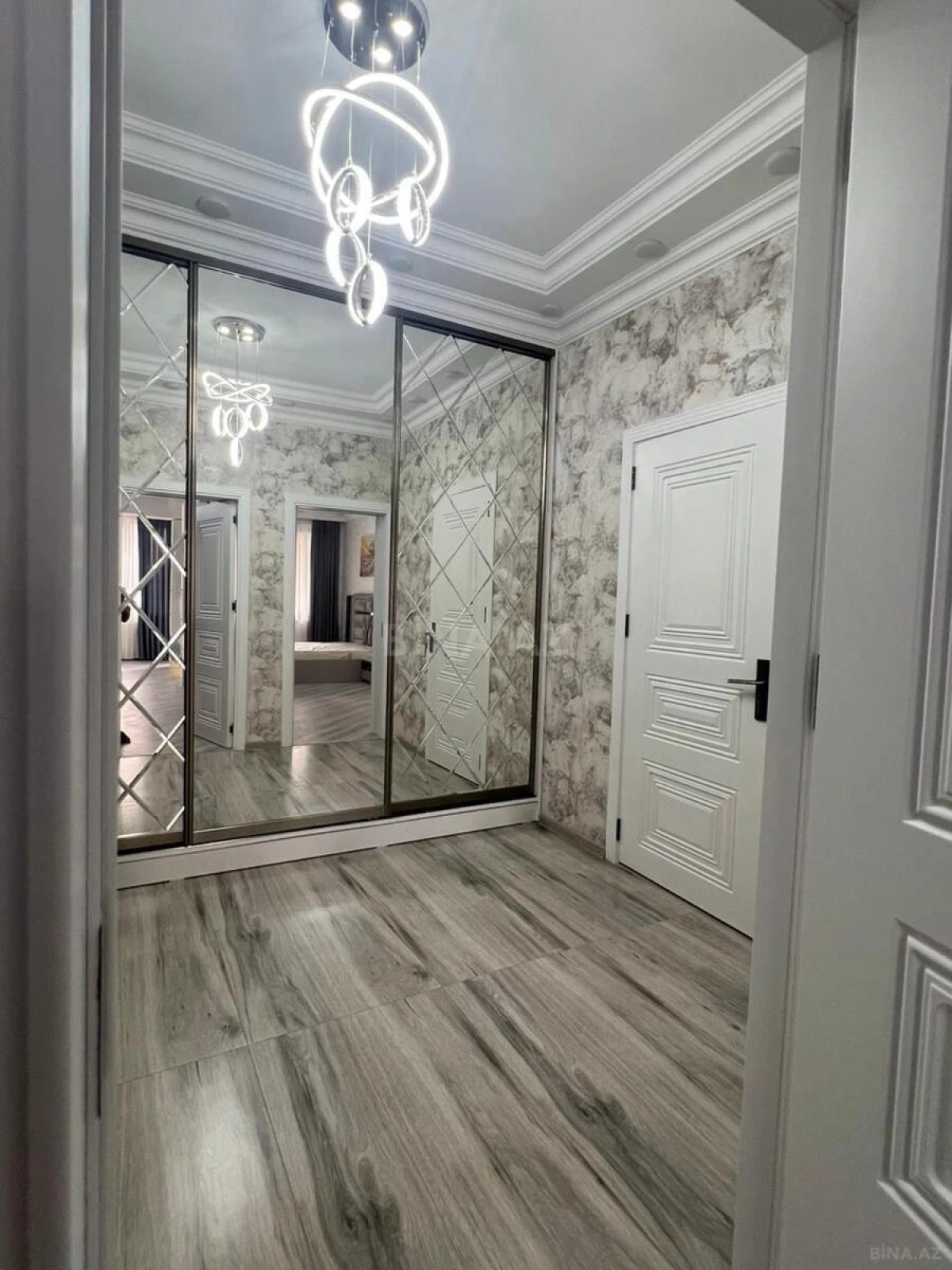 Satılır 2 otaqlı mənzil 67 m²