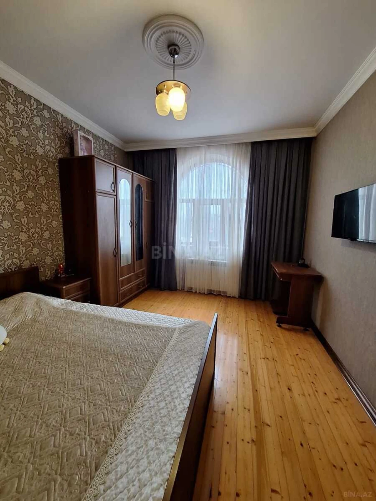 Satılır 5 otaqlı həyət evi 200 m²