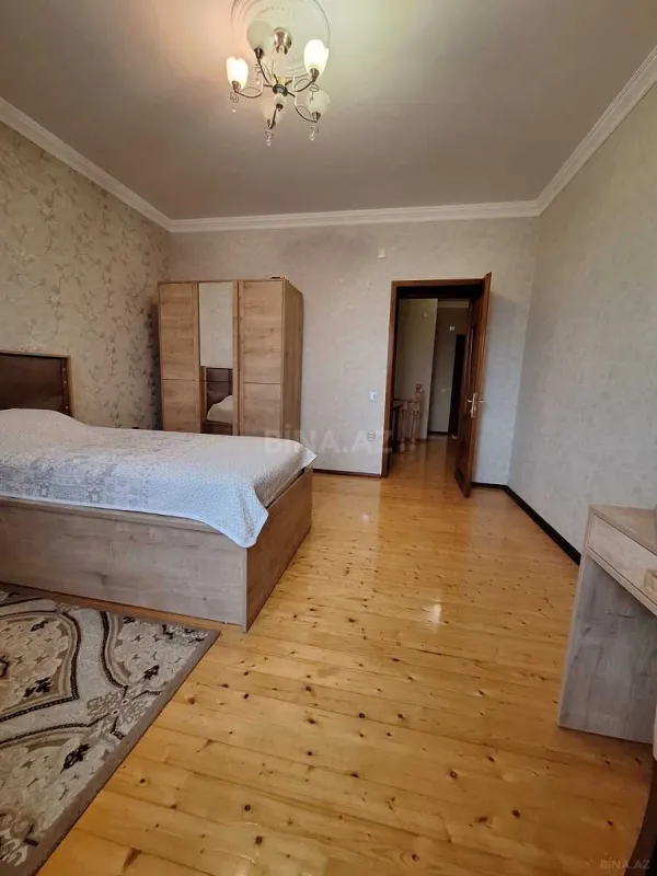 Satılır 5 otaqlı həyət evi 200 m²
