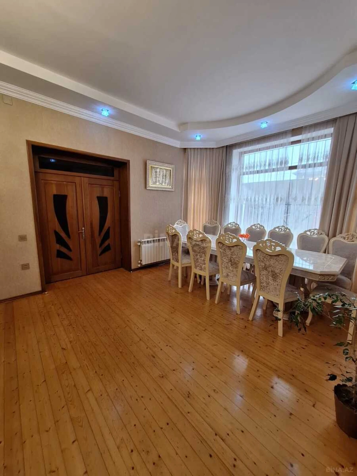 Satılır 5 otaqlı həyət evi 200 m²