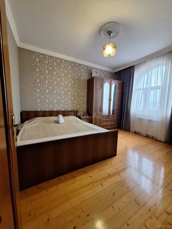 Satılır 5 otaqlı həyət evi 200 m²