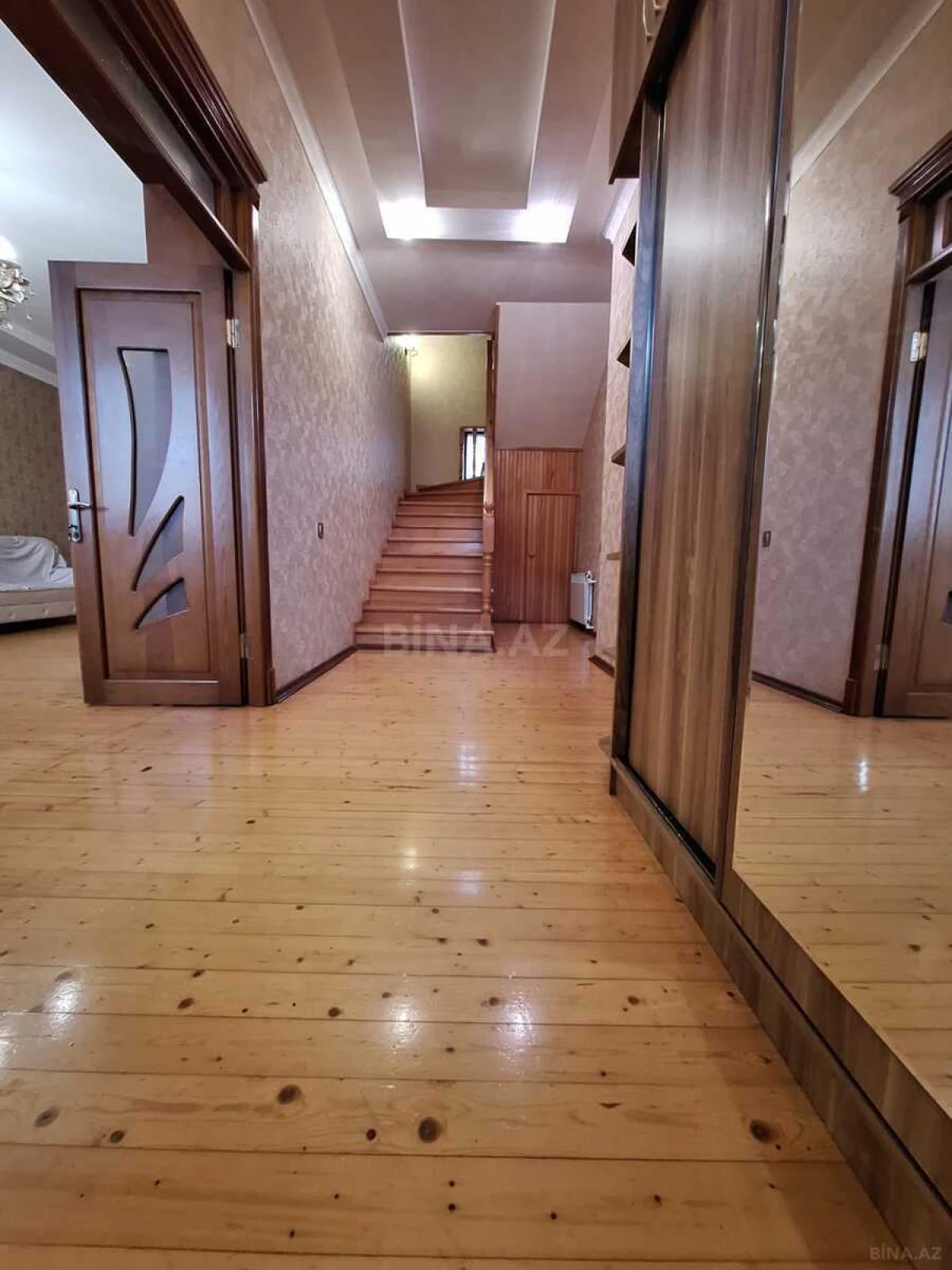Satılır 5 otaqlı həyət evi 200 m²