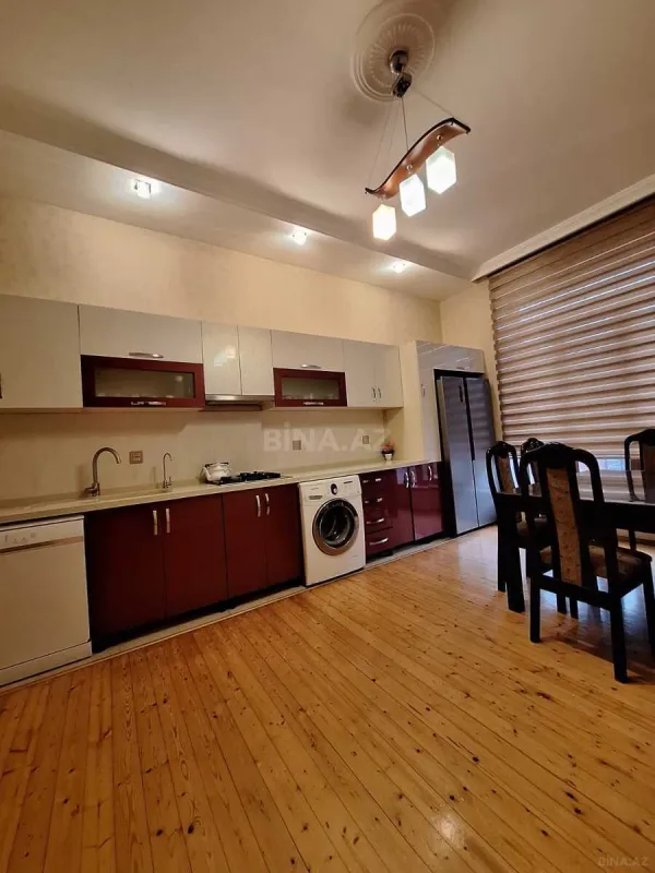 Satılır 5 otaqlı həyət evi 200 m²