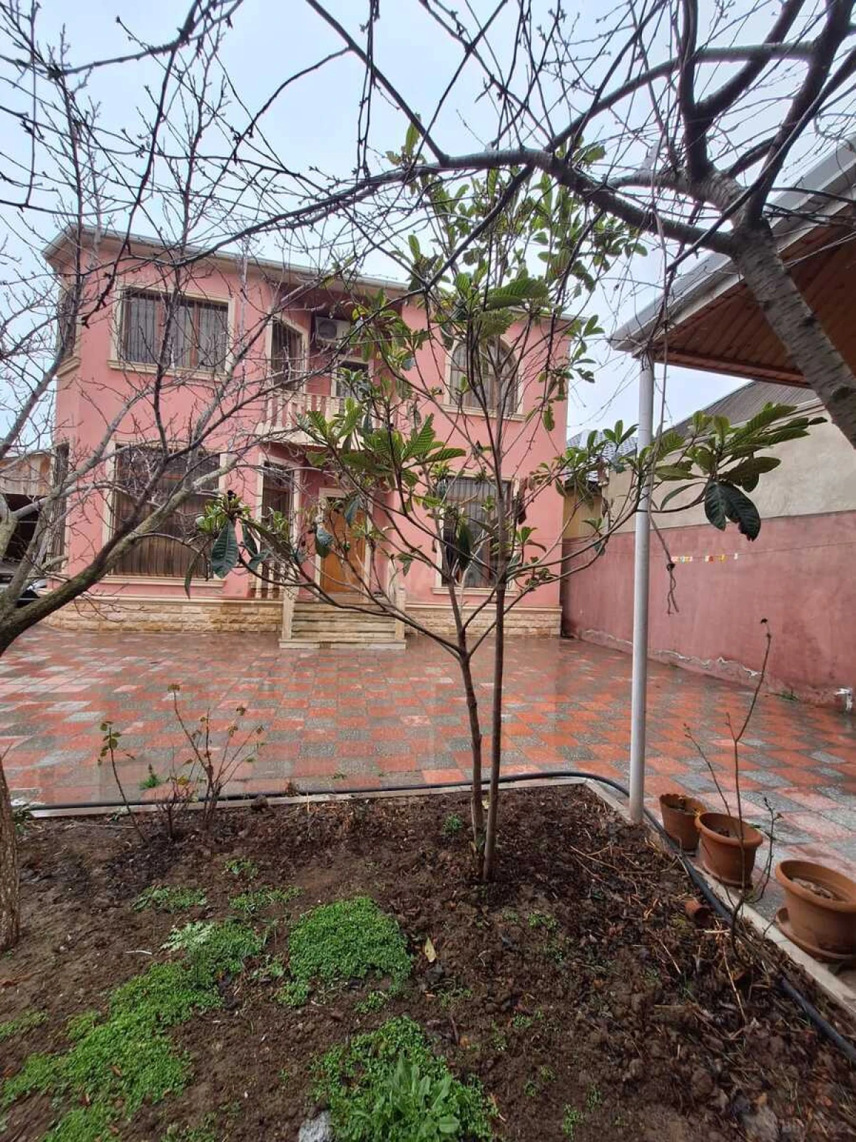 Satılır 5 otaqlı həyət evi 200 m²
