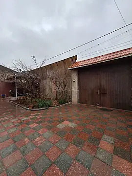 Satılır 5 otaqlı həyət evi 200 m²