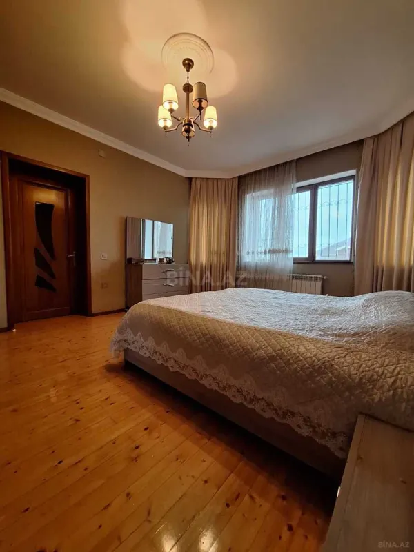 Satılır 5 otaqlı həyət evi 200 m²