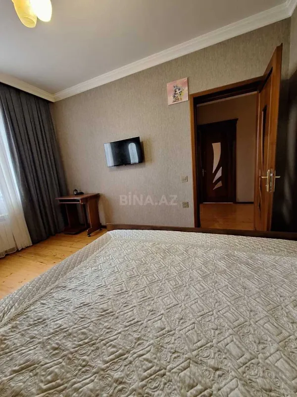 Satılır 5 otaqlı həyət evi 200 m²