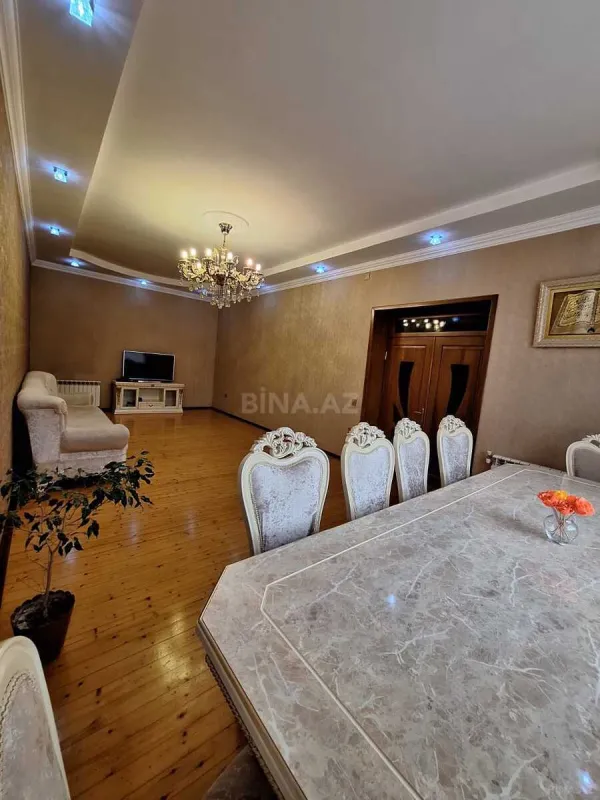 Satılır 5 otaqlı həyət evi 200 m²