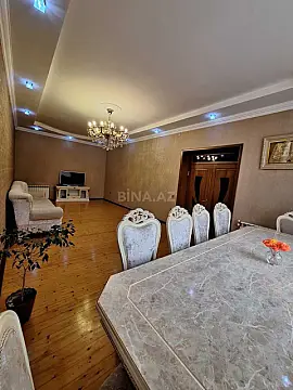 Satılır 5 otaqlı həyət evi 200 m²