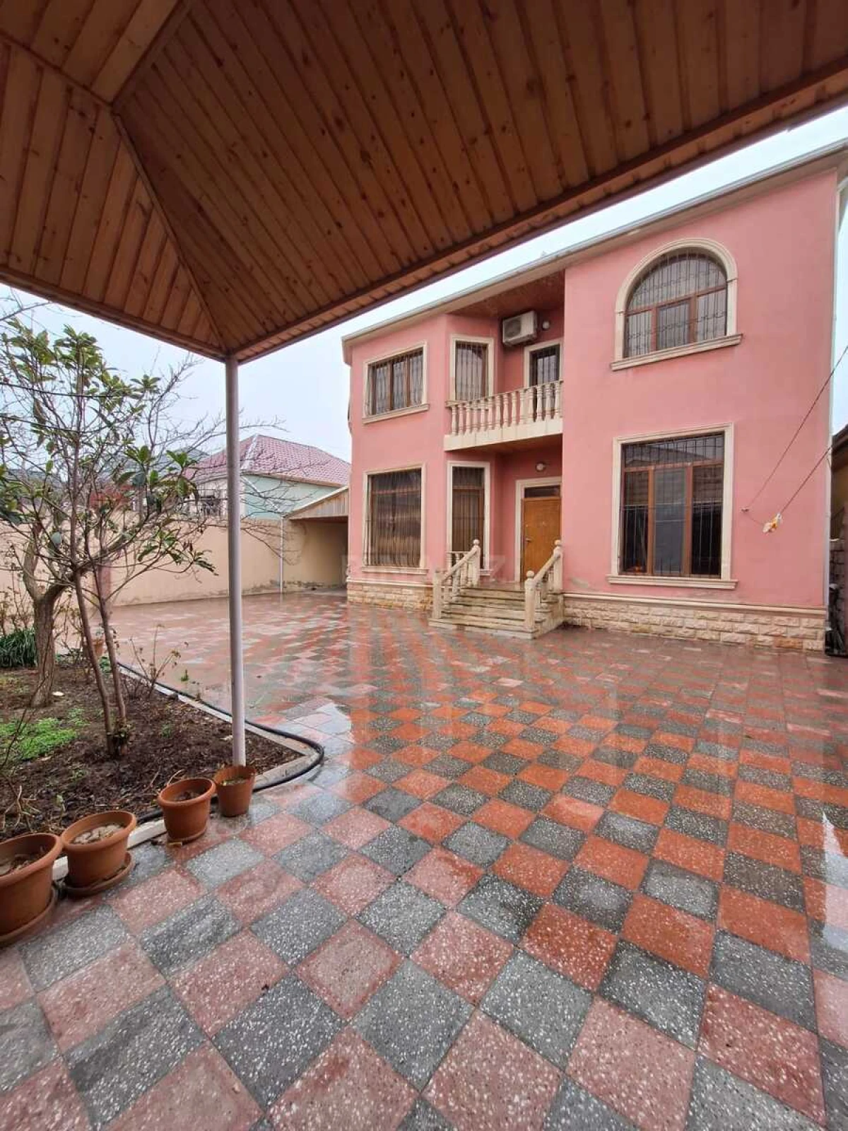 Satılır 5 otaqlı həyət evi 200 m²