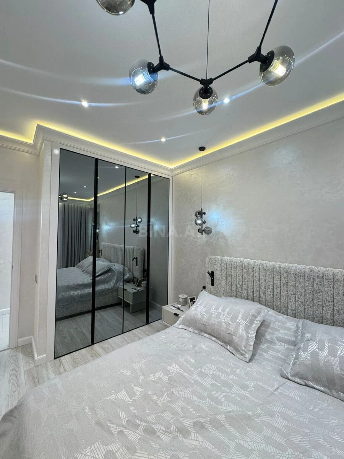 Satılır 3 otaqlı mənzil 117 m²
