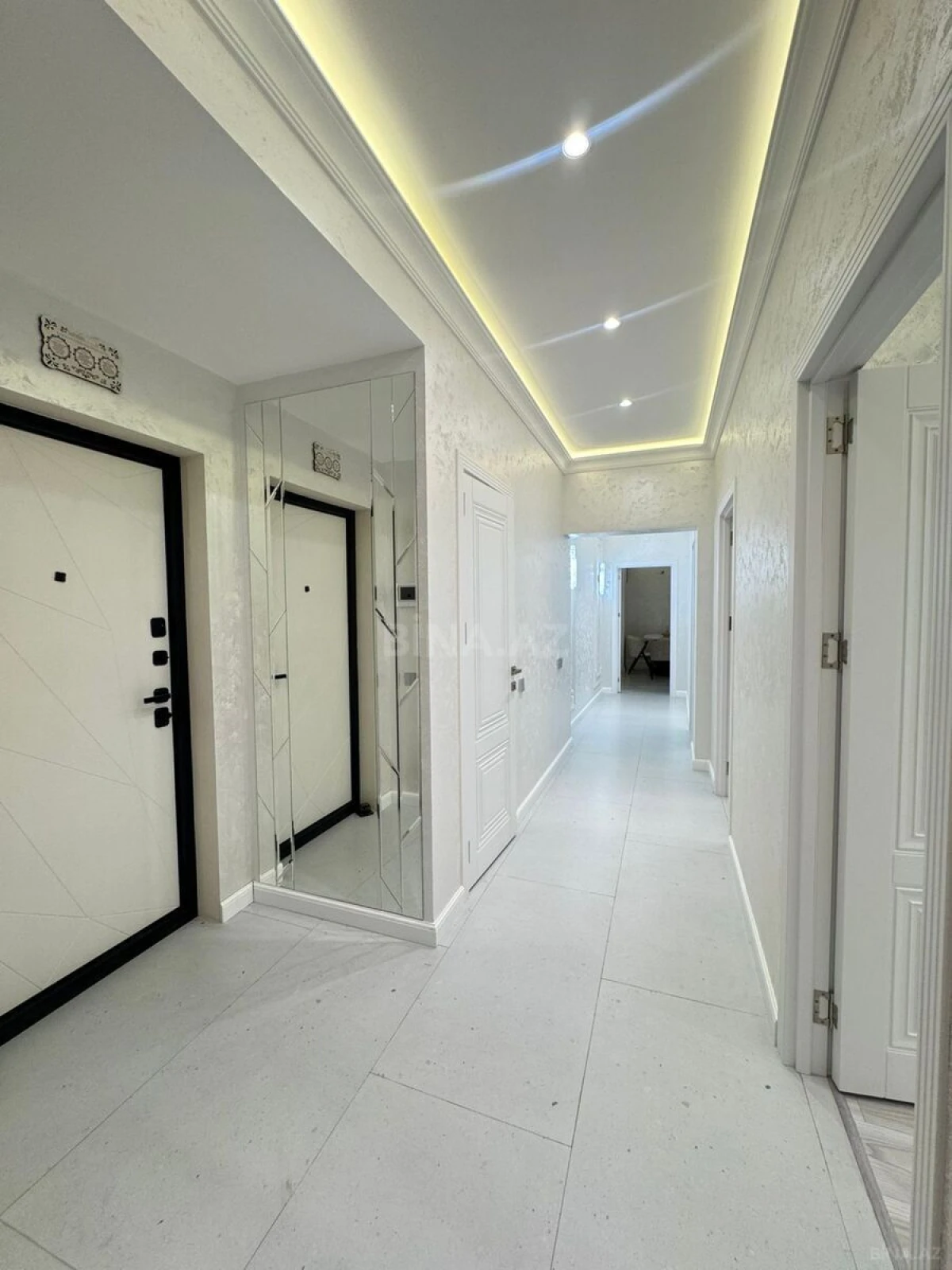 Satılır 3 otaqlı mənzil 117 m²