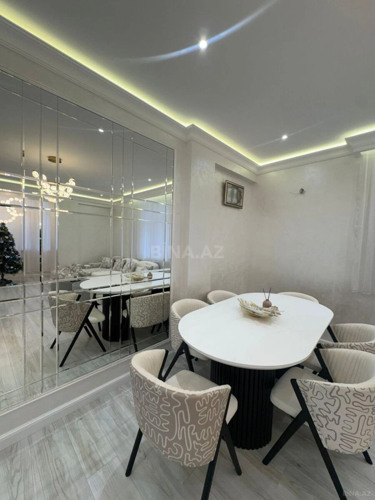 Satılır 3 otaqlı mənzil 117 m²