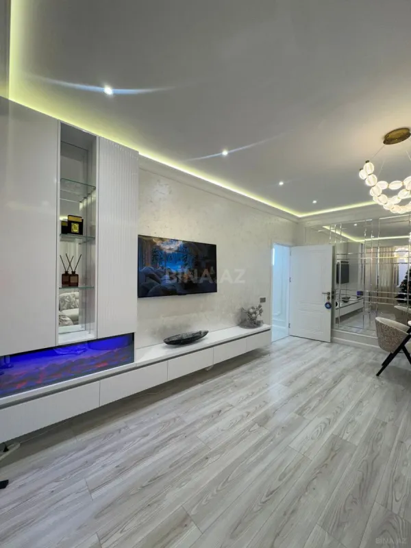 Satılır 3 otaqlı mənzil 117 m²