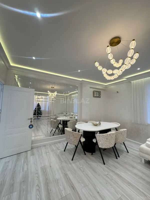 Satılır 3 otaqlı mənzil 117 m²
