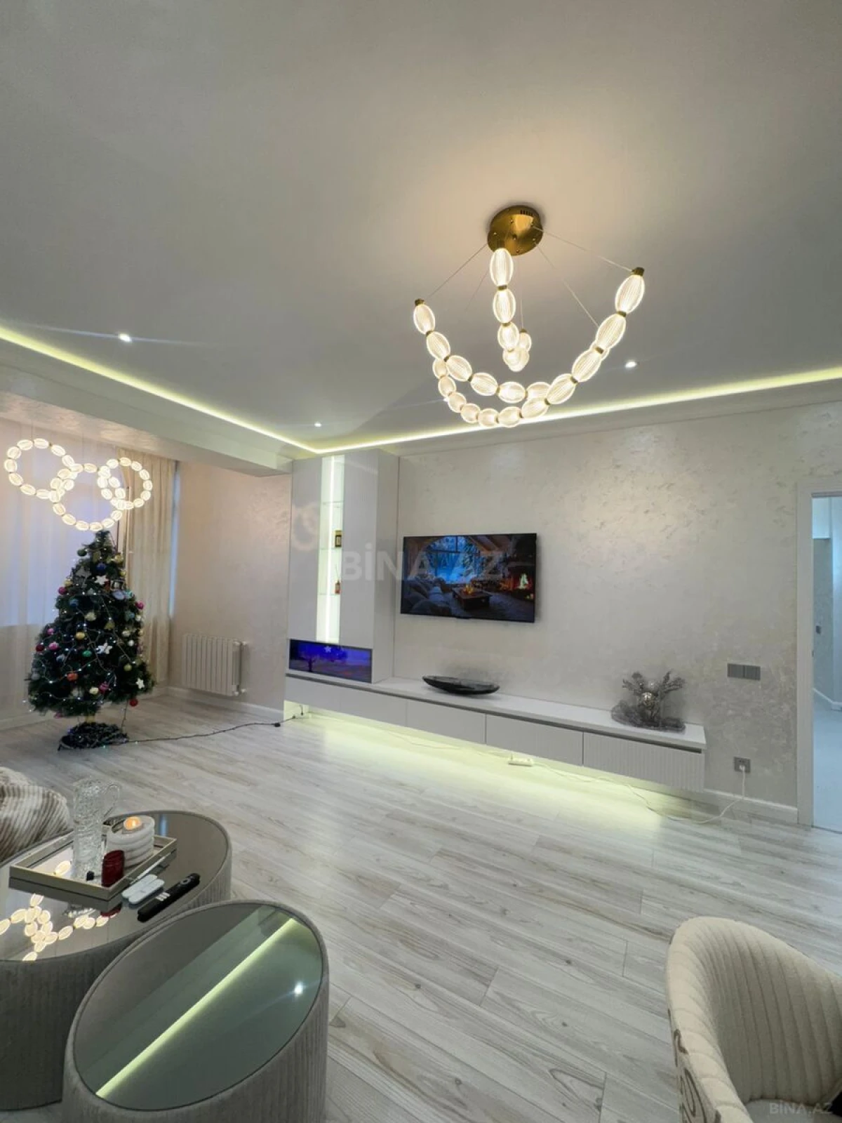 Satılır 3 otaqlı mənzil 117 m²