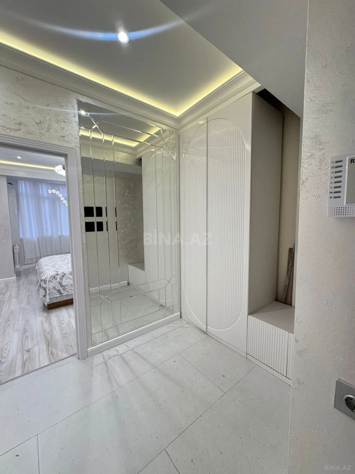 Satılır 3 otaqlı mənzil 117 m²