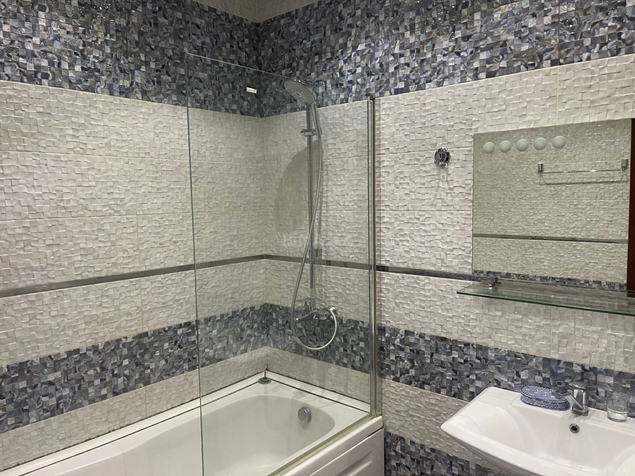 Kirayə verilir 2 otaqlı mənzil 100 m²