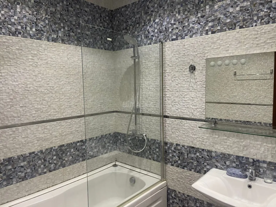 Kirayə verilir 2 otaqlı mənzil 100 m²