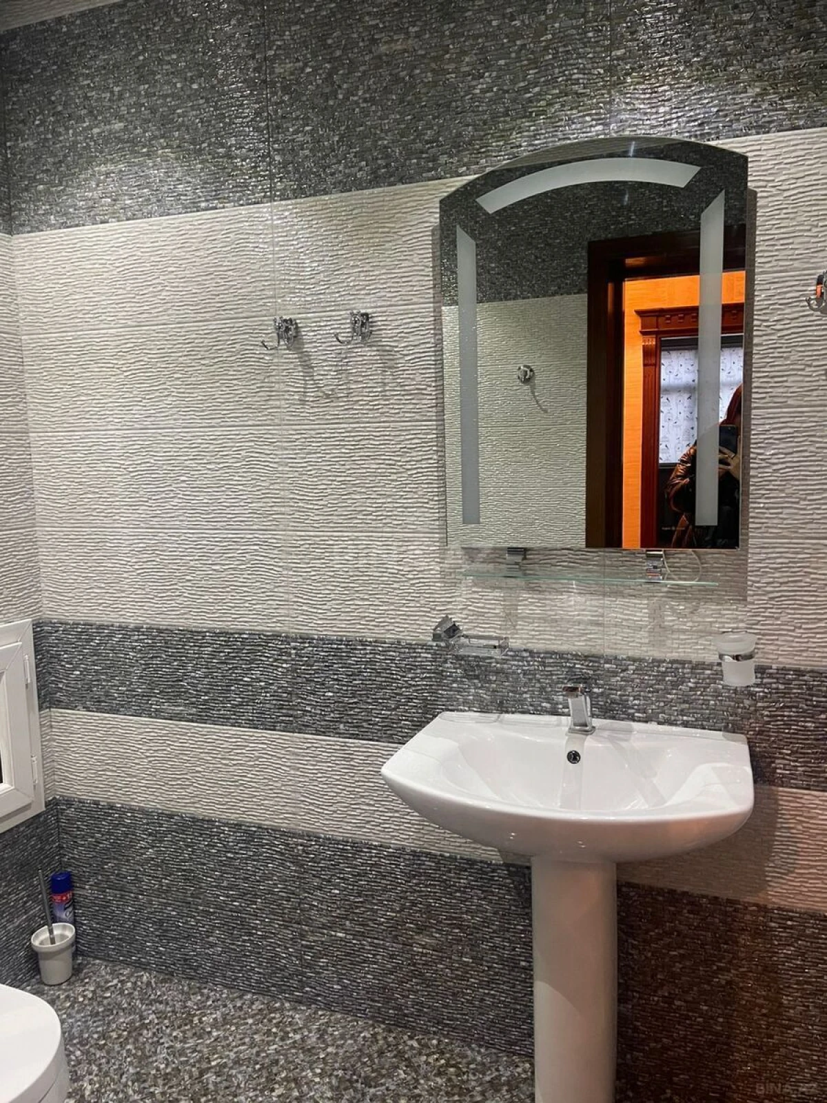 Kirayə verilir 2 otaqlı mənzil 100 m²