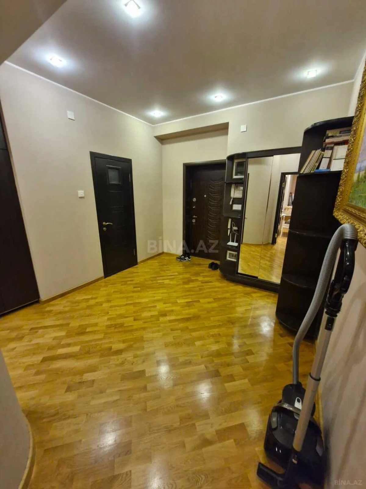 Satılır 2 otaqlı mənzil 82 m²