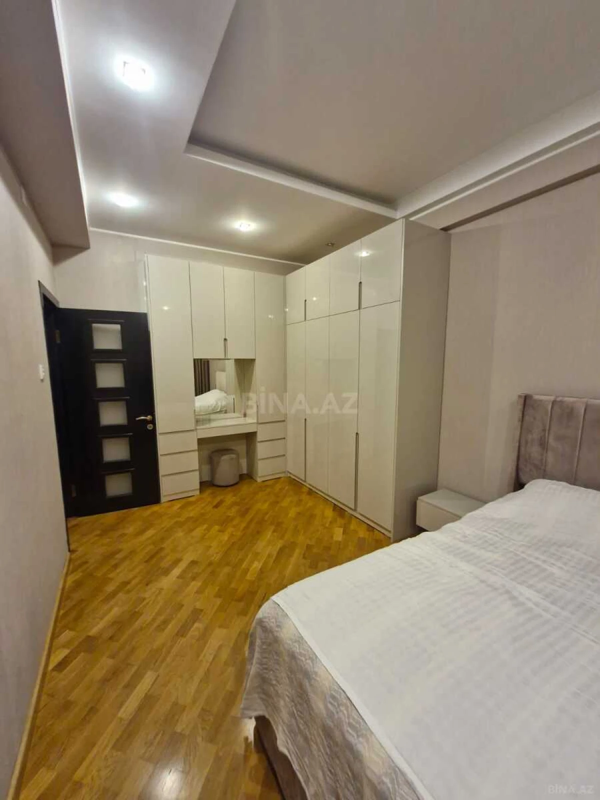 Satılır 2 otaqlı mənzil 82 m²