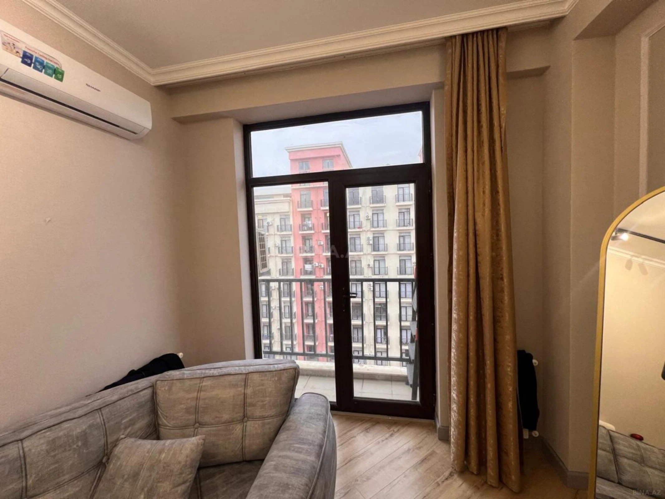 Kirayə verilir 2 otaqlı mənzil 85 m²