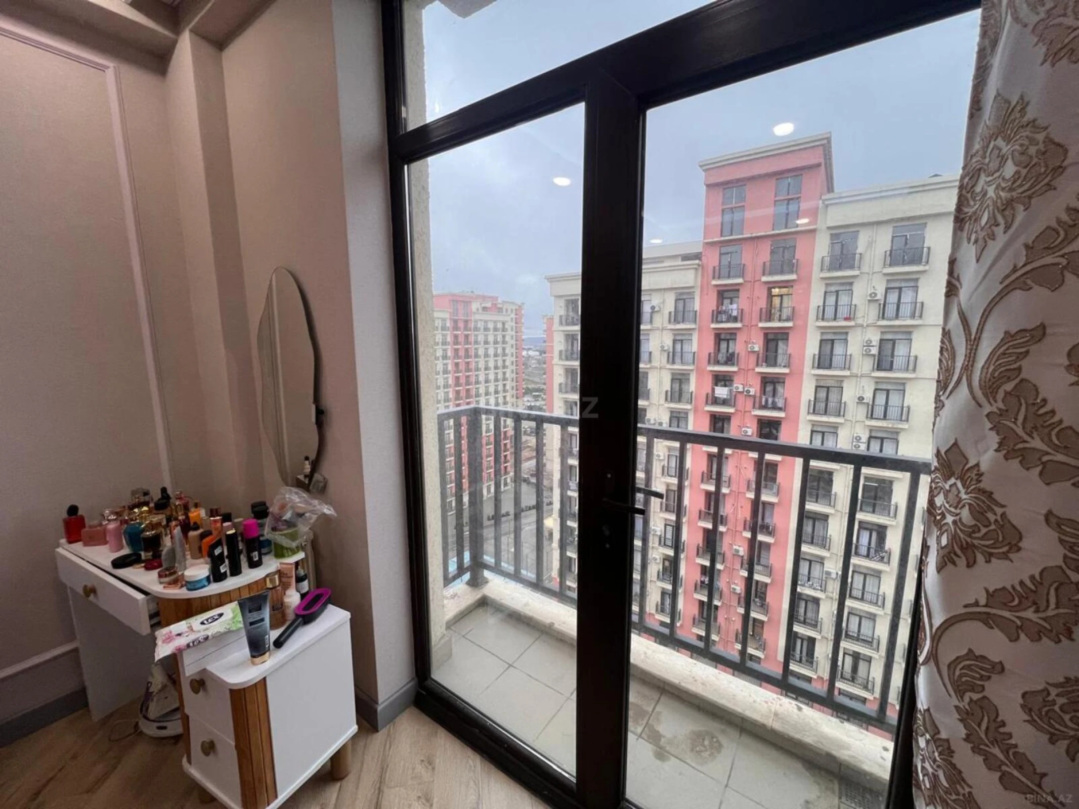 Kirayə verilir 2 otaqlı mənzil 85 m²