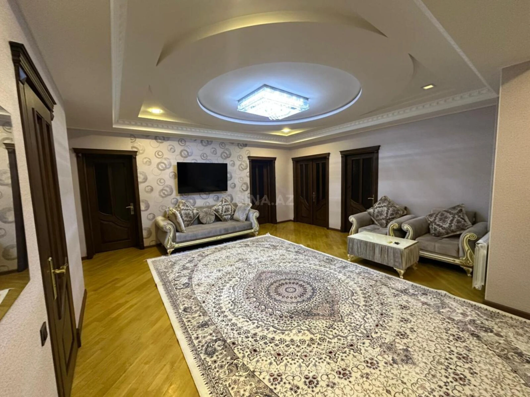 Kirayə verilir 4 otaqlı mənzil 205 m²