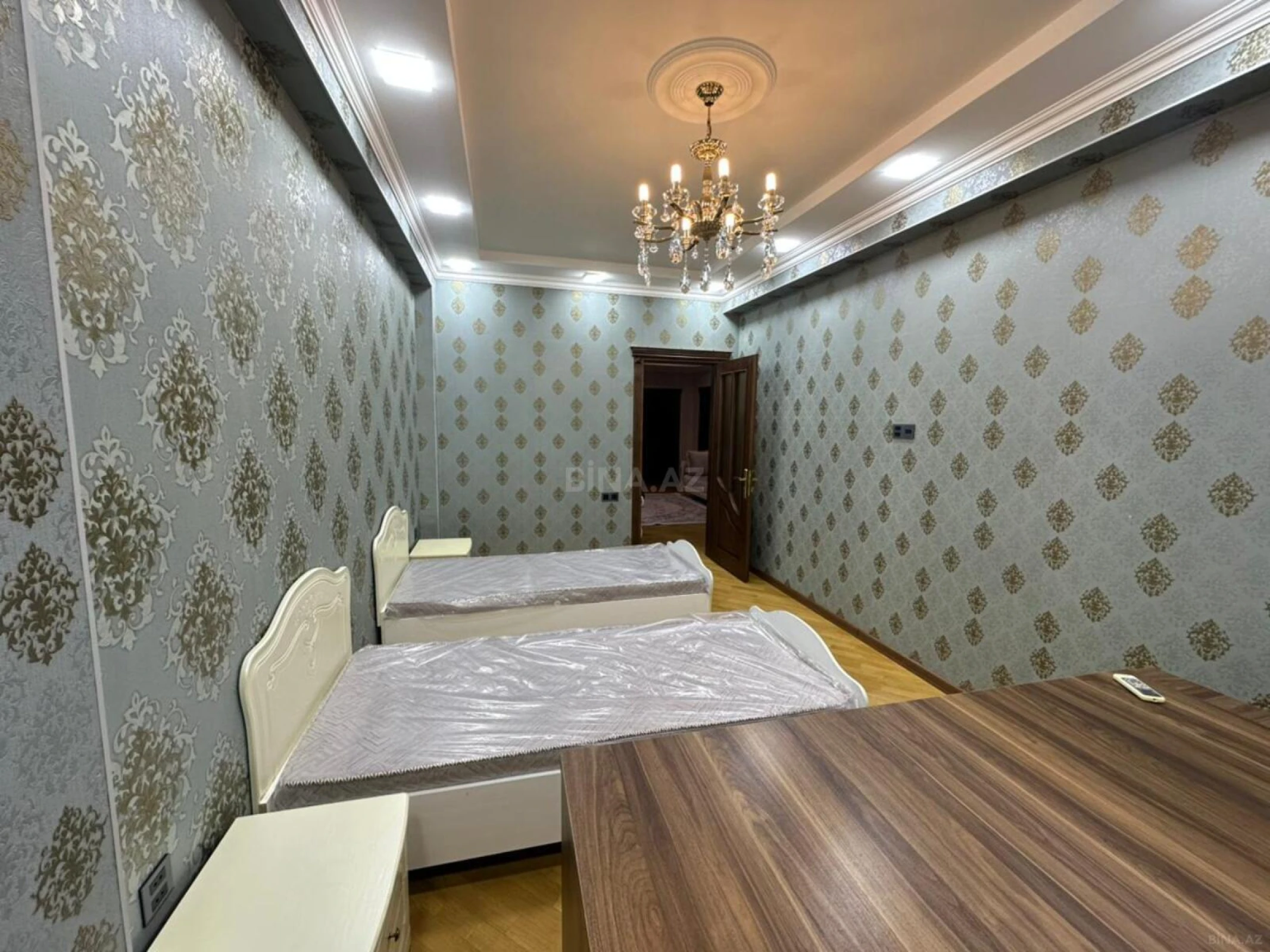 Kirayə verilir 4 otaqlı mənzil 205 m²