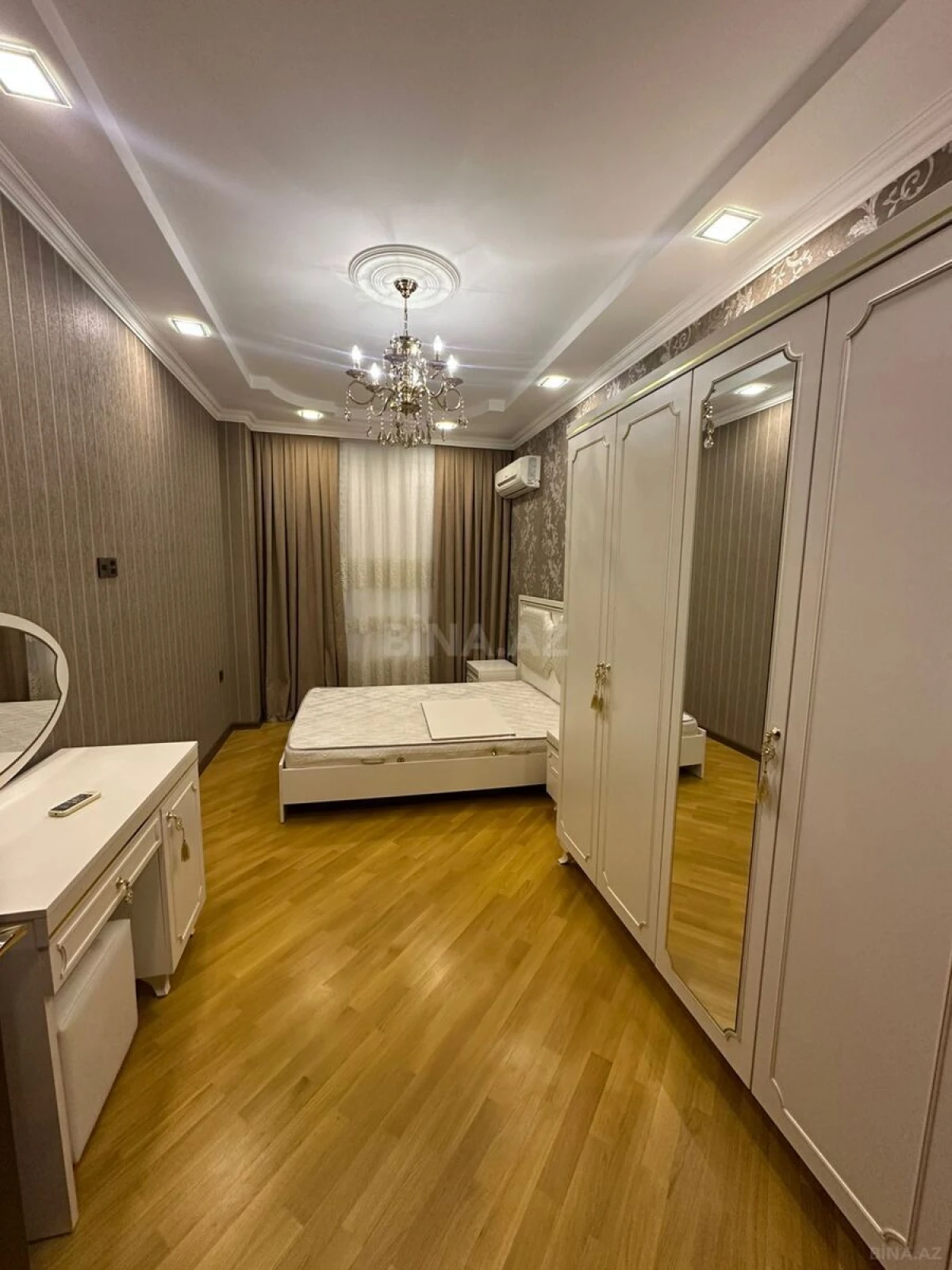 Kirayə verilir 4 otaqlı mənzil 205 m²