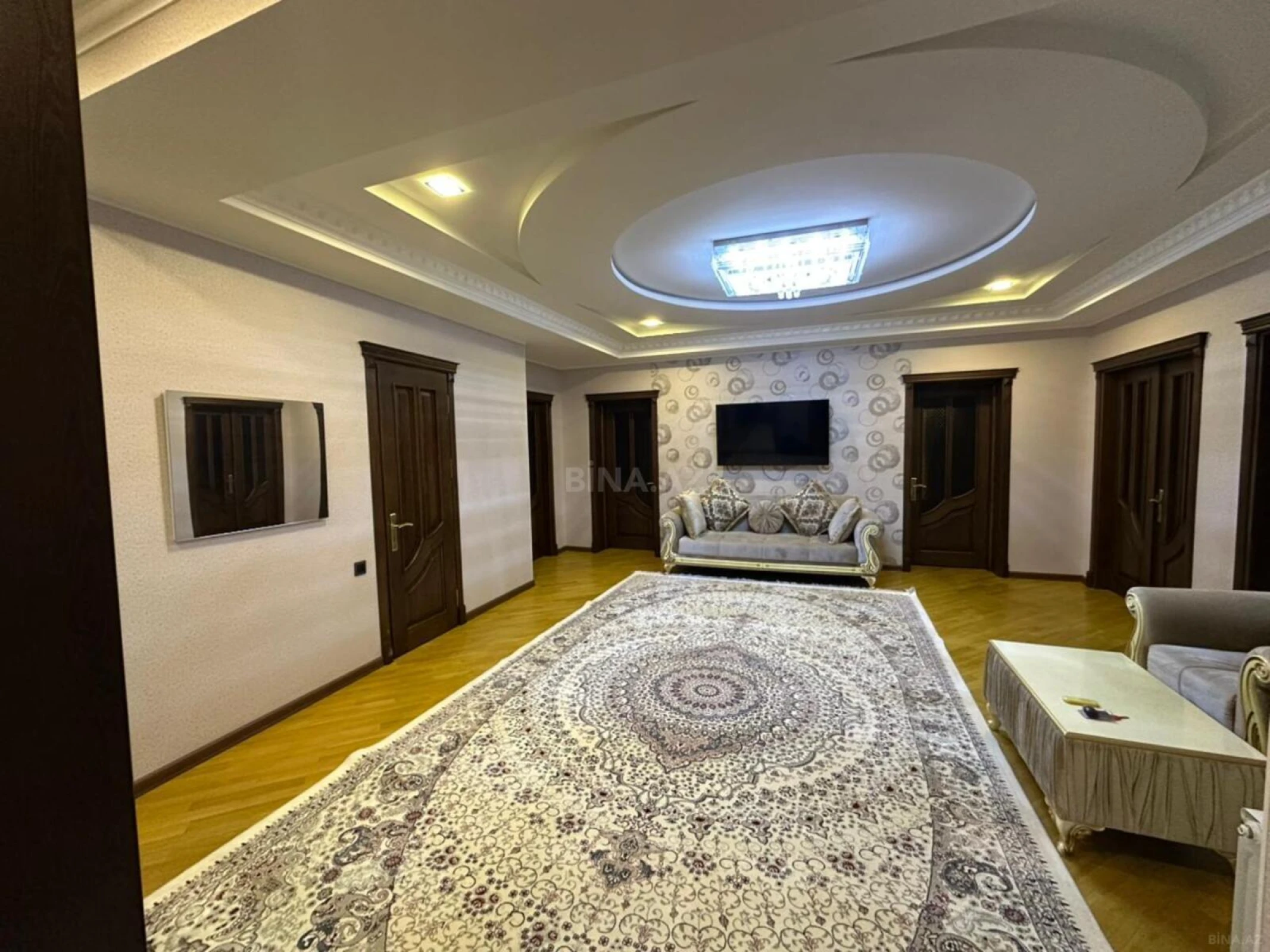 Kirayə verilir 4 otaqlı mənzil 205 m²