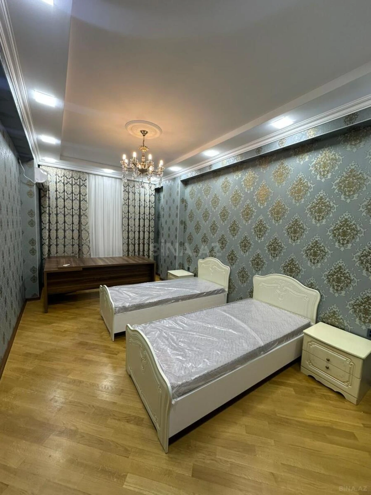 Kirayə verilir 4 otaqlı mənzil 205 m²