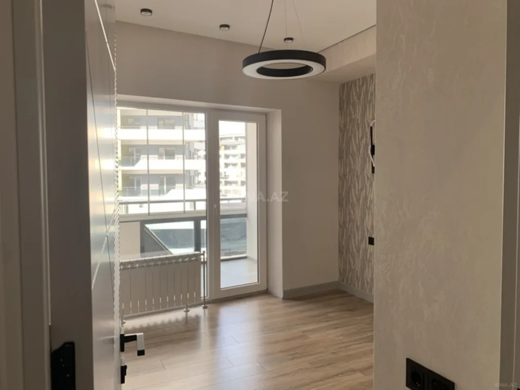 Satılır 4 otaqlı mənzil 182 m²