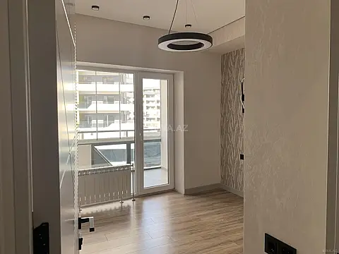 Satılır 4 otaqlı mənzil 182 m²