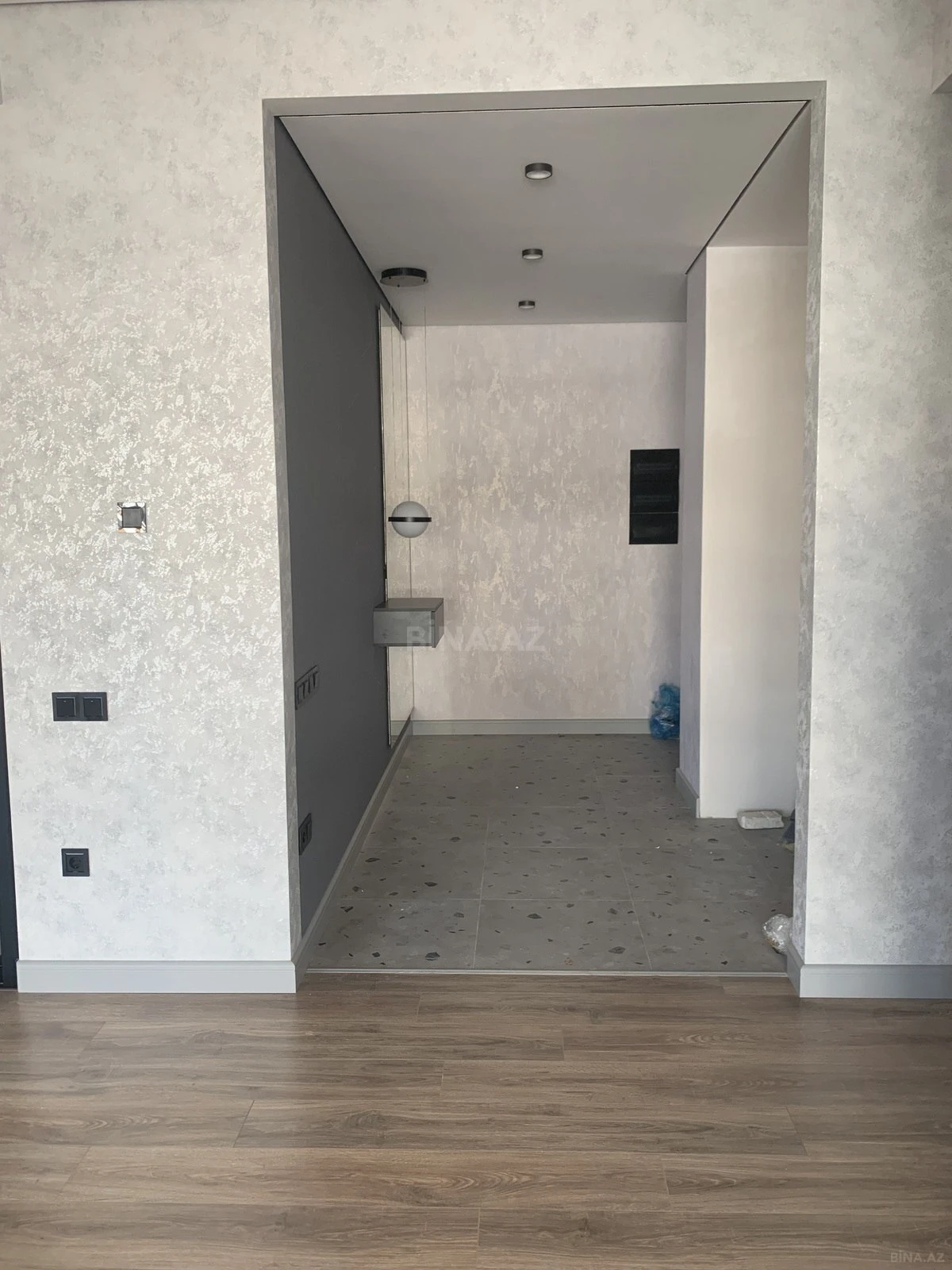 Satılır 4 otaqlı mənzil 182 m²