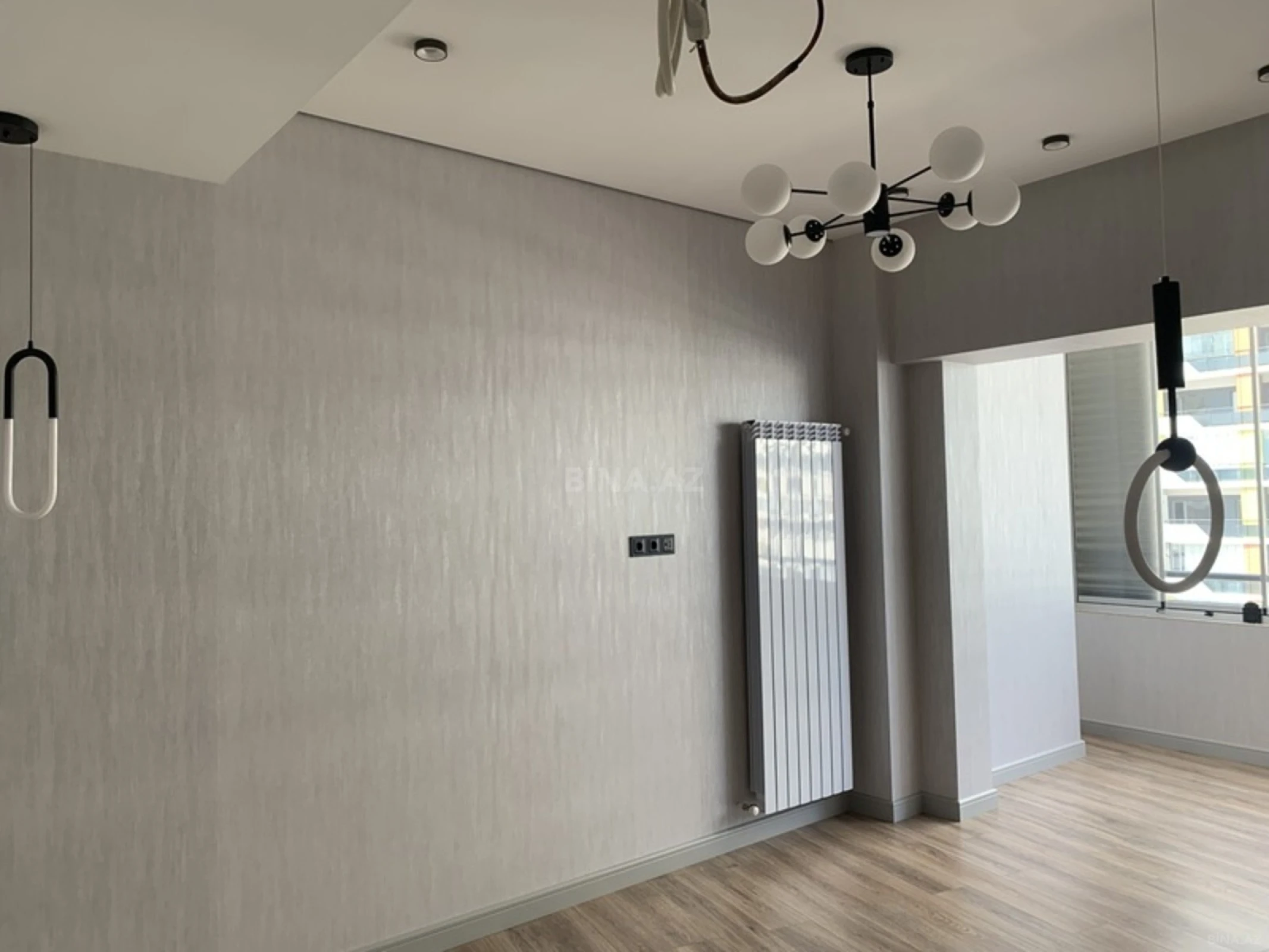 Satılır 4 otaqlı mənzil 182 m²