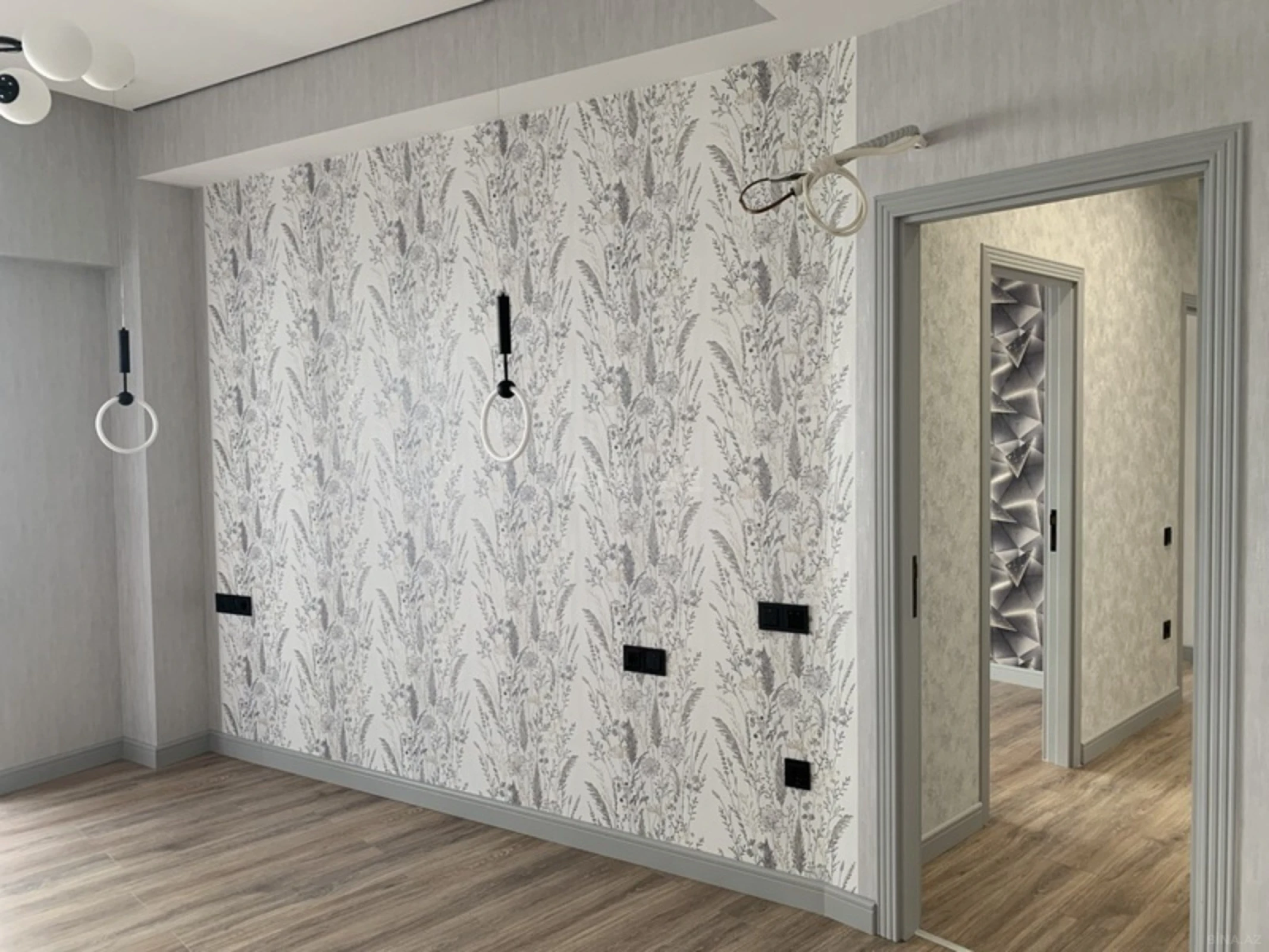 Satılır 4 otaqlı mənzil 182 m²