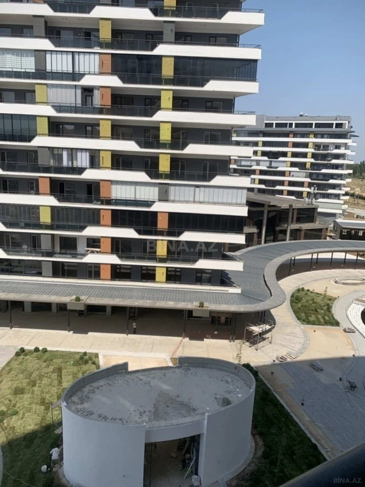 Satılır 4 otaqlı mənzil 182 m²