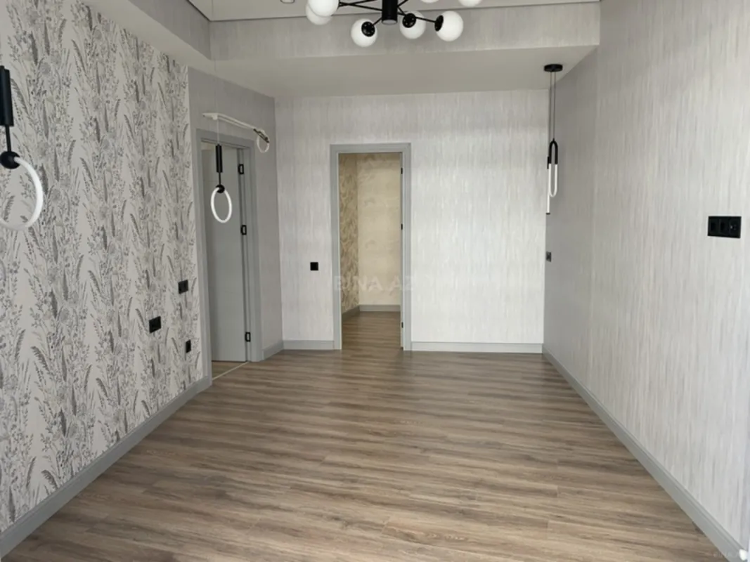 Satılır 4 otaqlı mənzil 182 m²