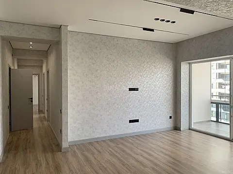 Satılır 4 otaqlı mənzil 182 m²