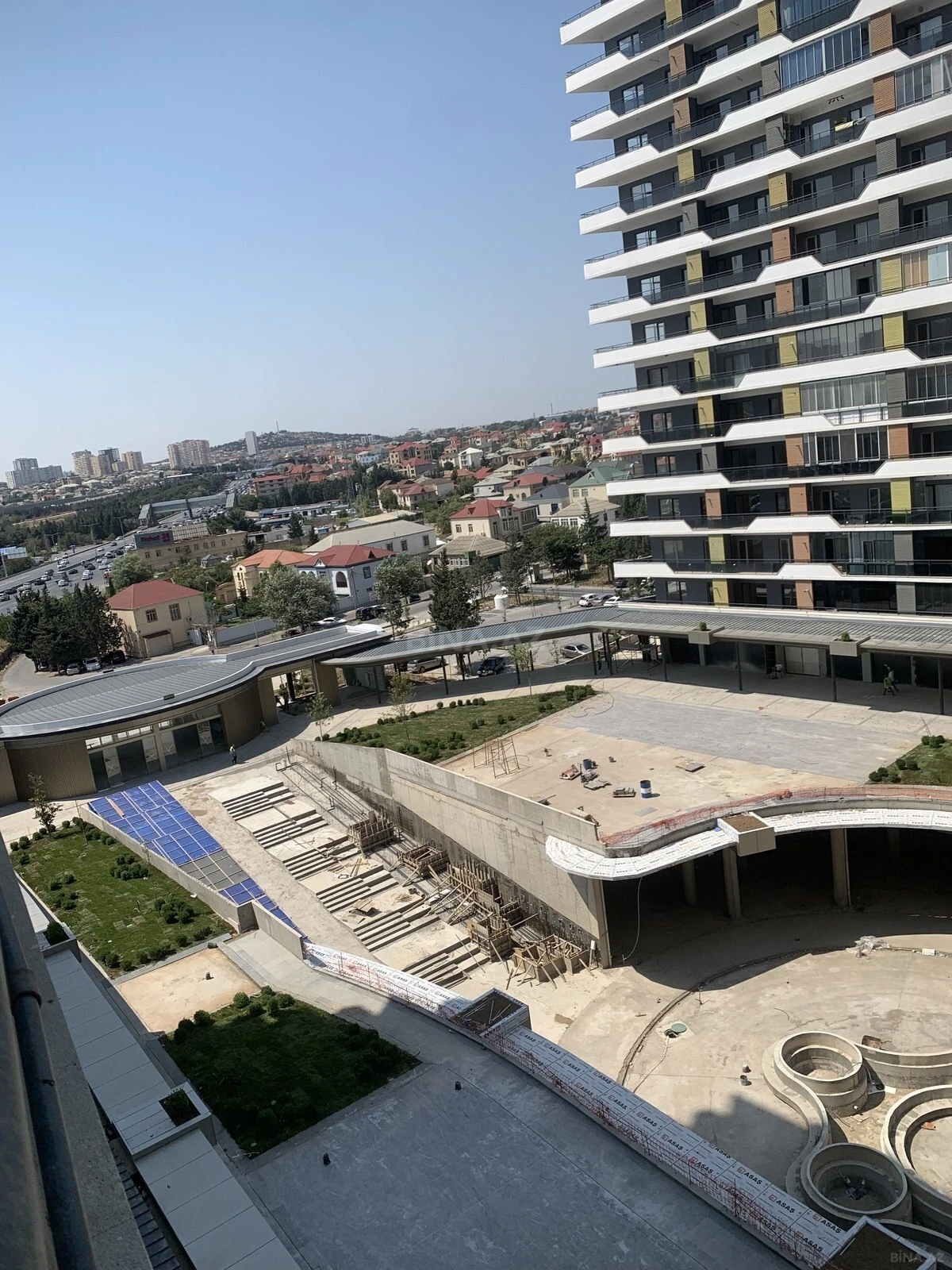 Satılır 4 otaqlı mənzil 182 m²