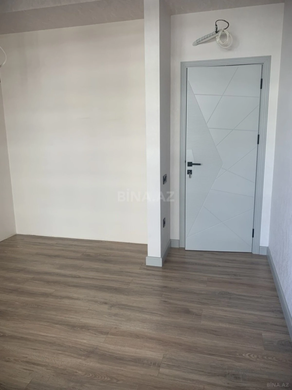 Satılır 4 otaqlı mənzil 182 m²